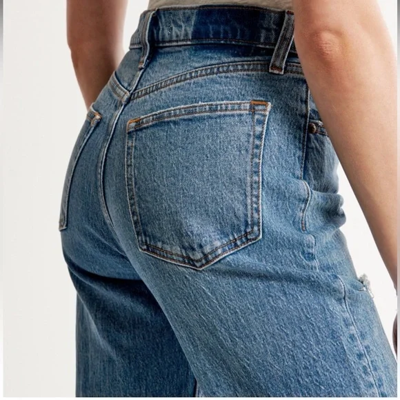 Abercrombie High-Rise 90s Relaxed Jean - Picture 5 of 7